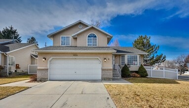 Building Photo - 8004 Old Barn Dr