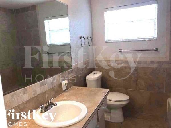 Building Photo - 14300 Iroquois Ave