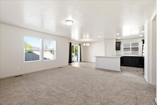 Building Photo - Single Level 3-bedroom 2-bathroom home in SW Boise