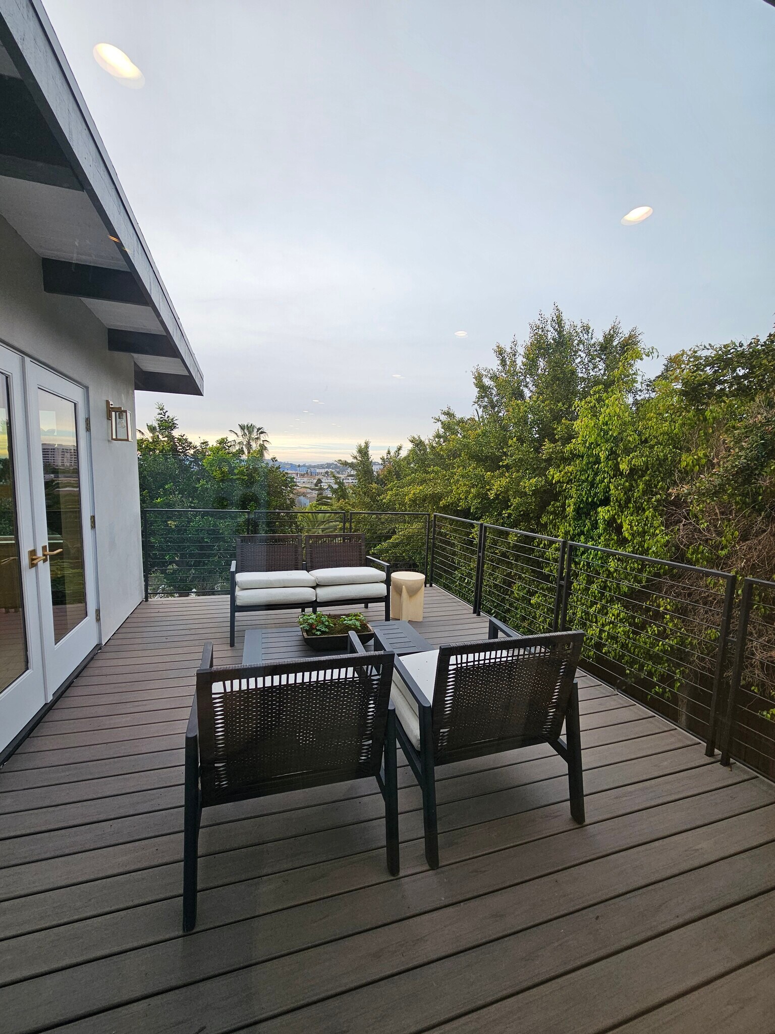 Building Photo - 957 Manzanita St