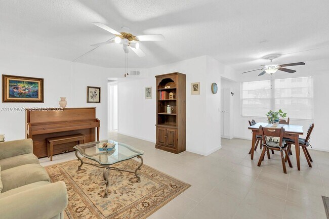 Building Photo - 130 Brighton Dr