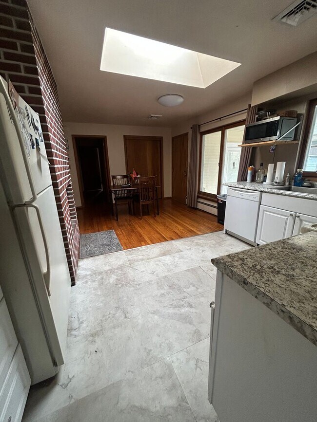 Building Photo - Charming Downtown State College Ranch Home Available August 2026