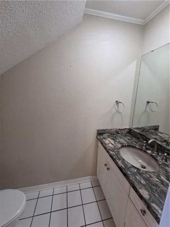 Building Photo - Water Front Condo