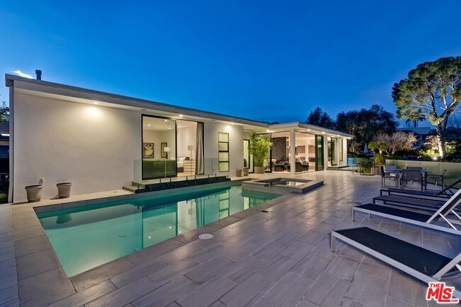 Building Photo - 920 Linda Flora Dr