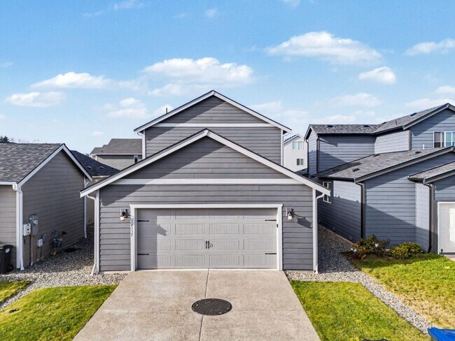 Building Photo - Modern Yelm Home Built in 2023, Walk-In Closets, Deep Storage & Neighborhood Park!