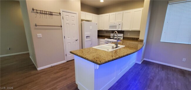 Building Photo - 382 Dogleg Dr
