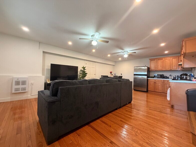 Building Photo - 532 East St