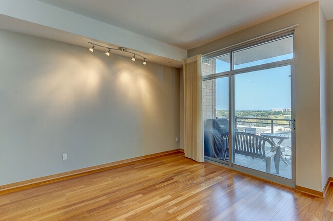 livingroom - 625 N Segoe Rd