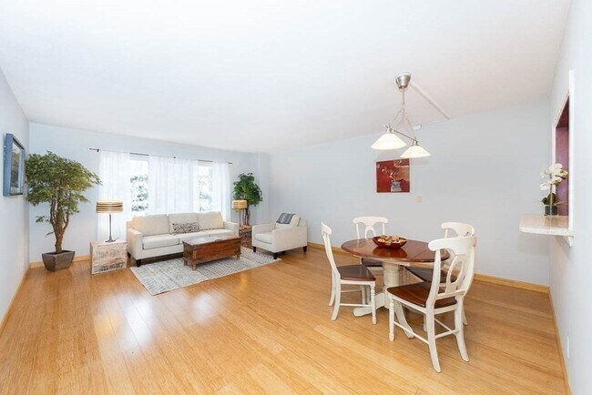 Building Photo - 22 Chestnut Pl