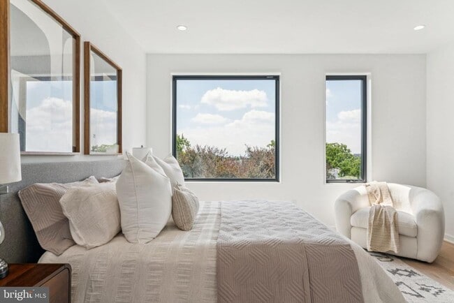 Building Photo - 261 Delmar St