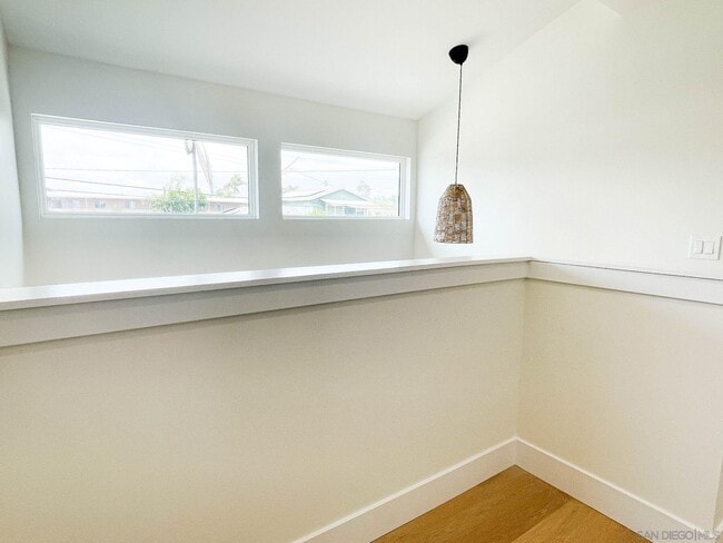 Building Photo - 1093 N Vulcan Ave