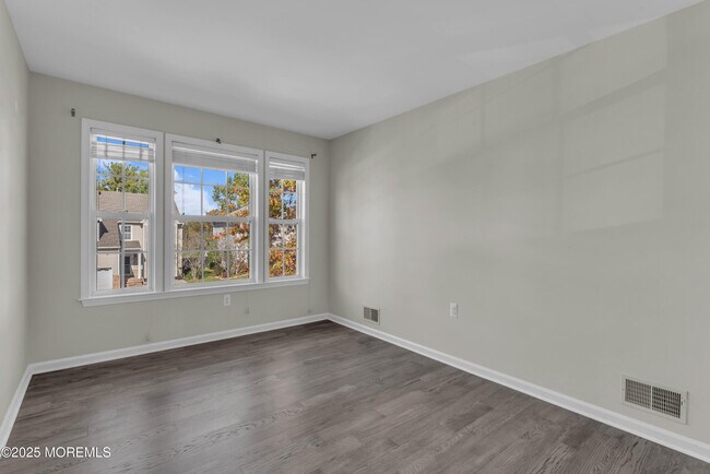 Building Photo - 20 Mulberry Ln