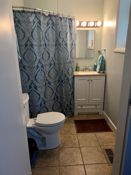 Building Photo - 141 William St