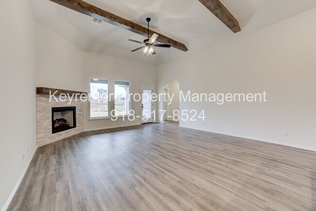 Building Photo - 4 BEDROOM CAPITAL HOME IN SAND SPRINGS!!!