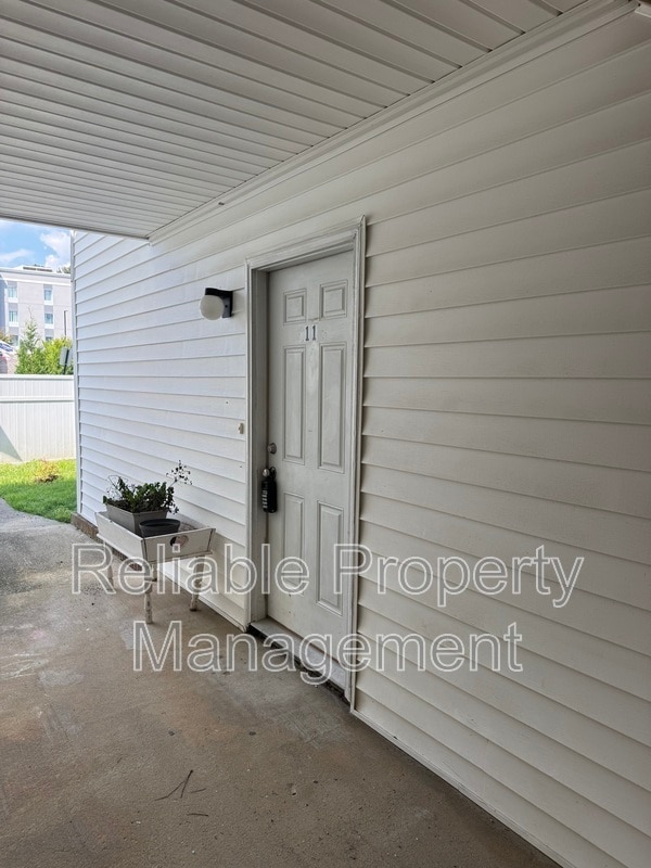 Building Photo - 406 S Walton Dr