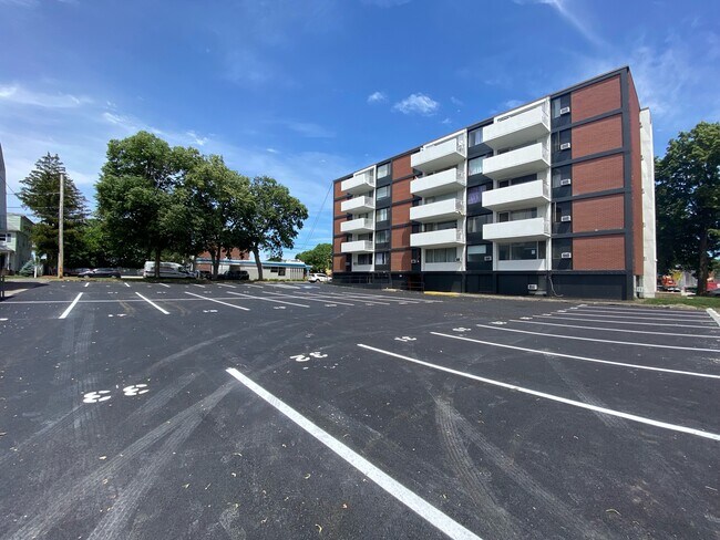 Building Photo - 846 Massachusetts Ave