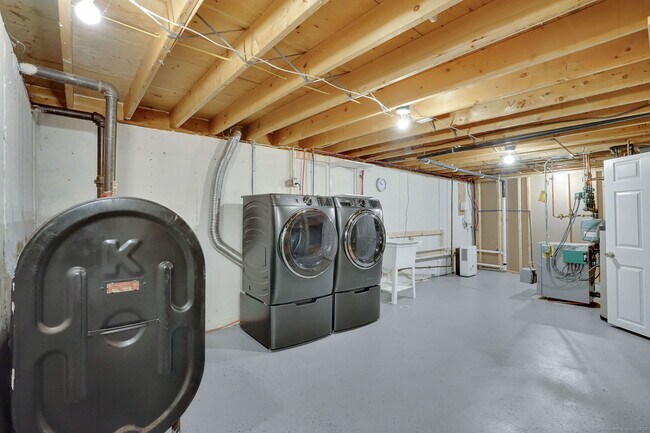 Building Photo - 293 Brainard Rd