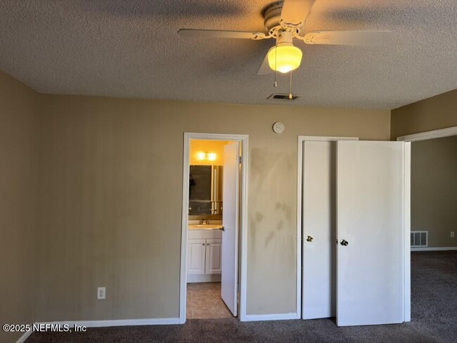 Building Photo - 2654 Hidden Village Dr