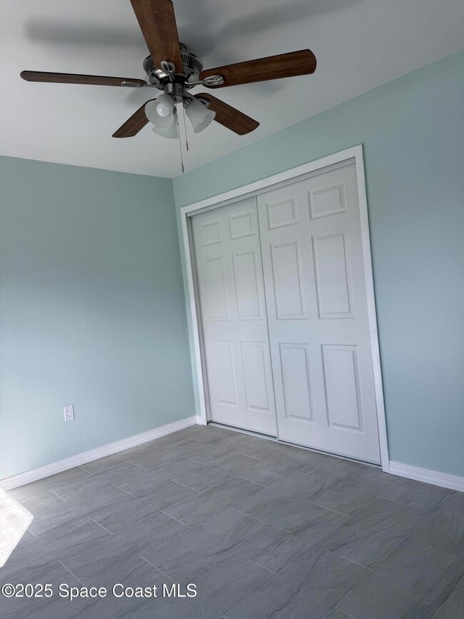 Building Photo - 2841 College View Dr