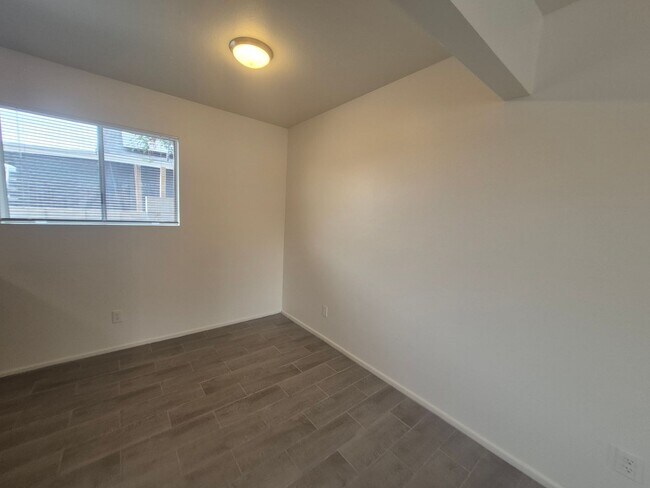 Building Photo - 122