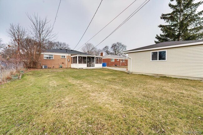 Building Photo - 32536 Warner Dr