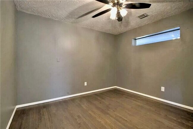 Building Photo - 10616 Greystone Ave