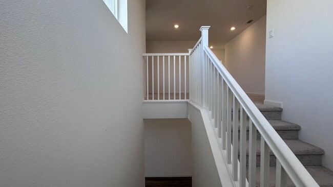 Building Photo - 577 Bedfordshire Dr