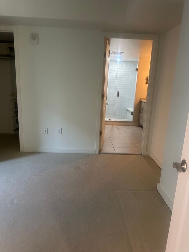 Building Photo - 1 Bedroom 1 Bath Condo Near Capitol Hill