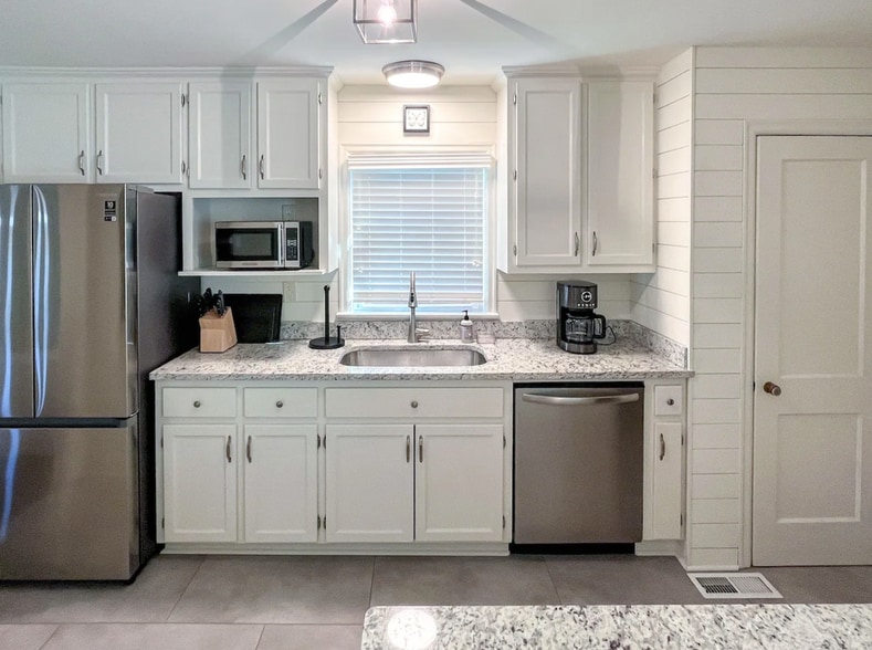Kitchen - 4445 6th Ave S