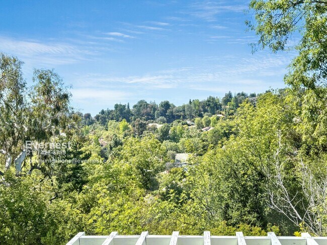 Building Photo - 10211 Clematis Ct