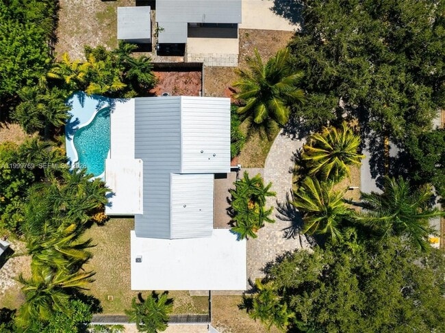 Building Photo - 4010 NE 22nd Ave