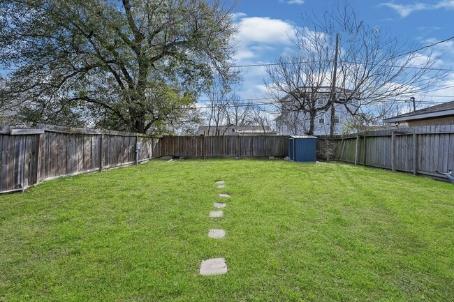 Building Photo - 6705 Sherwood Dr