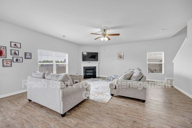 Building Photo - 300 Barony Pl Dr