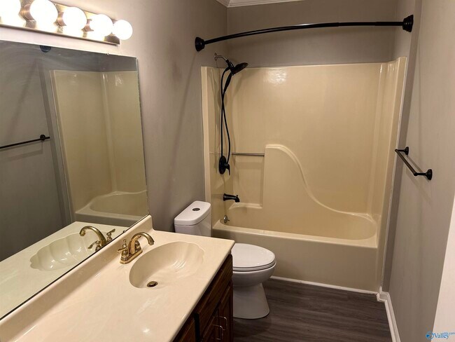 Building Photo - 503 Highland Dr
