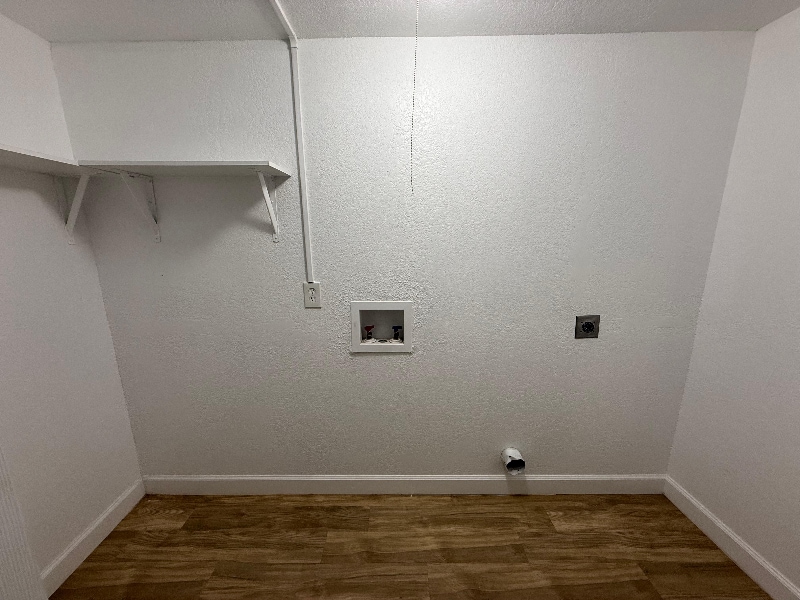 Building Photo - 219 Serna Park