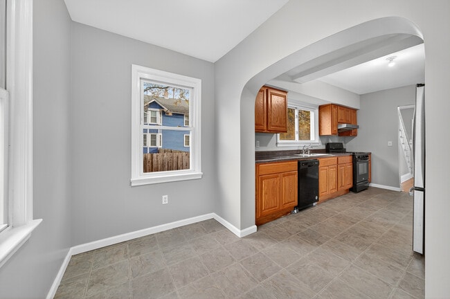 Building Photo - 4 Lark St