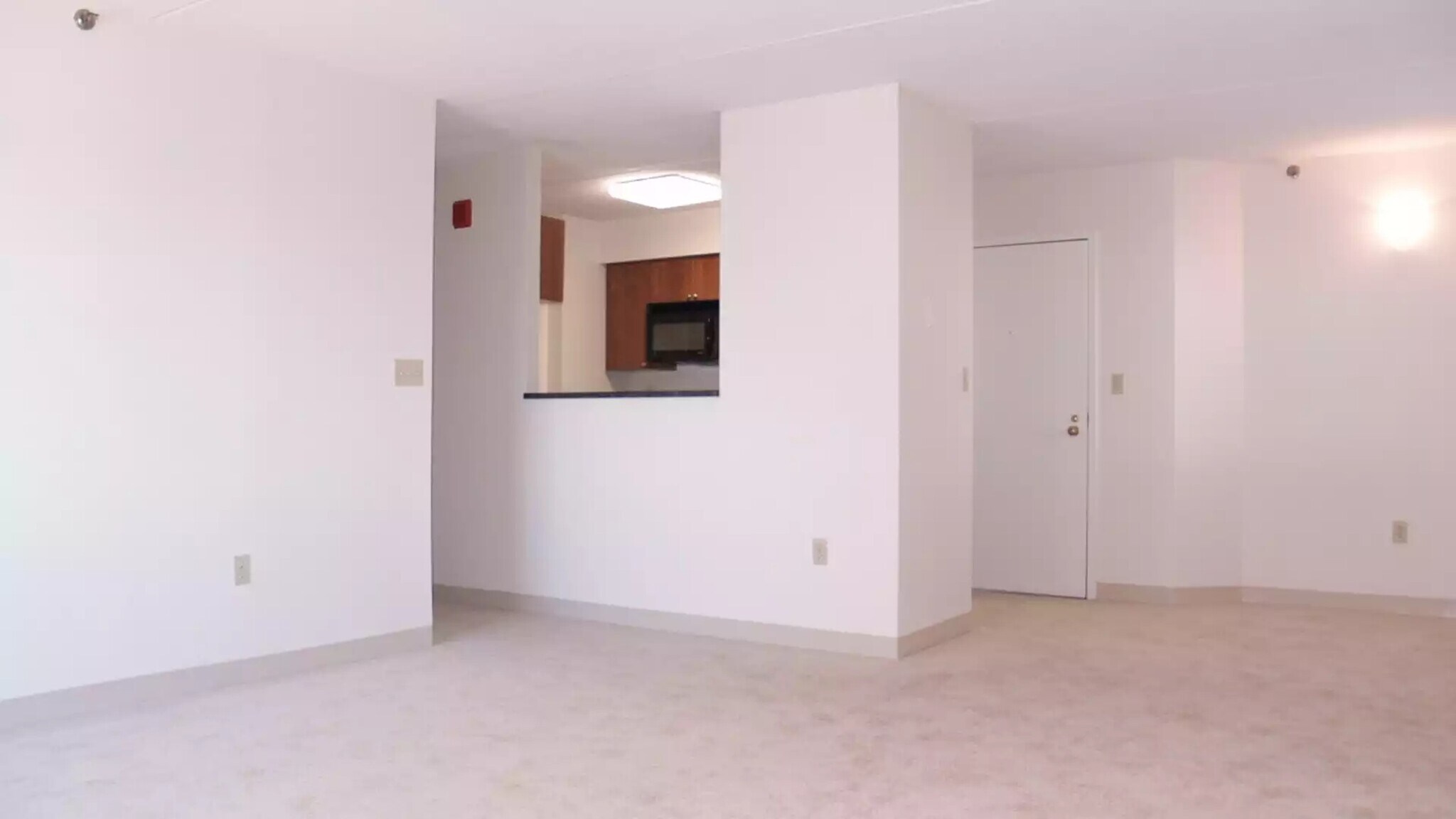 Building Photo - 13 Magazine St