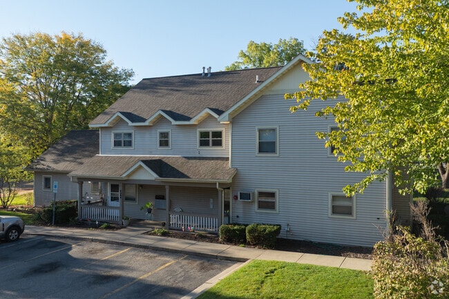 Building Photo - Genesis East Apartments