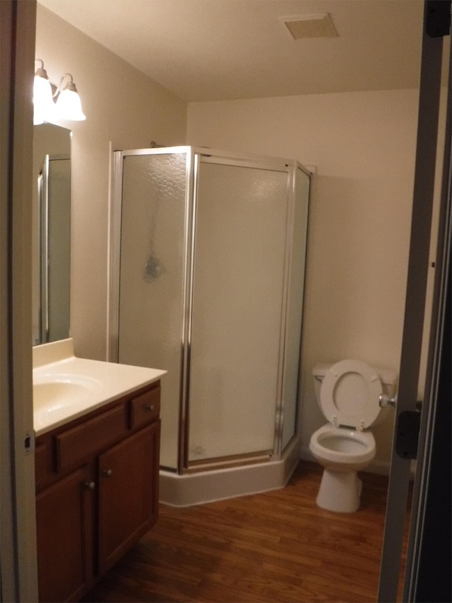 Building Photo - 109 Lake Point Dr