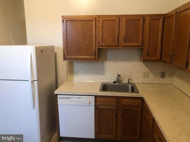 Building Photo - 216 Main St