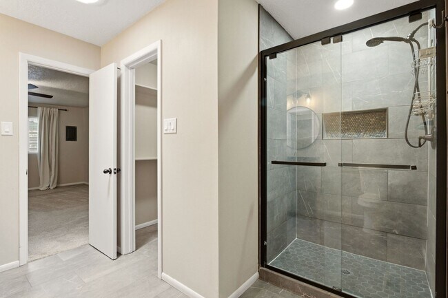 Building Photo - Exceptional Property in the NE Heights