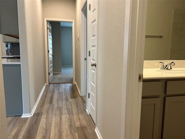 Building Photo - 13 Bent Trl Ln