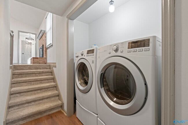 Building Photo - 220 Andra St