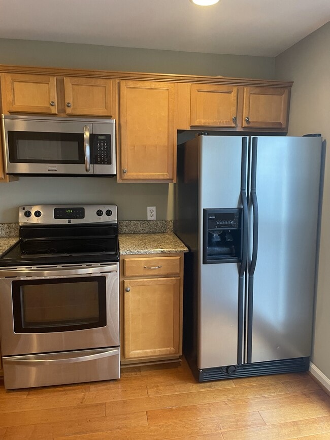 Kitchen - 724 Due West Ave N