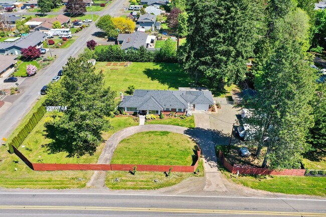 Building Photo - Stunning 4 bed + office, 4 bath rental home in Damascus!