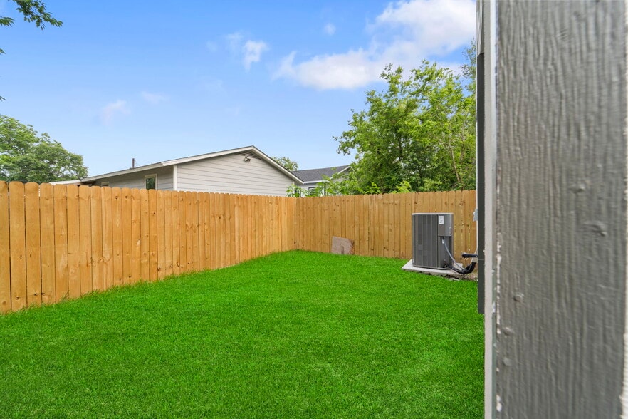 Building Photo - 6631 Foster St