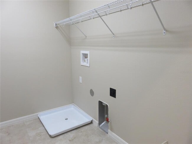 Building Photo - 8828 Tropical Palm Dr