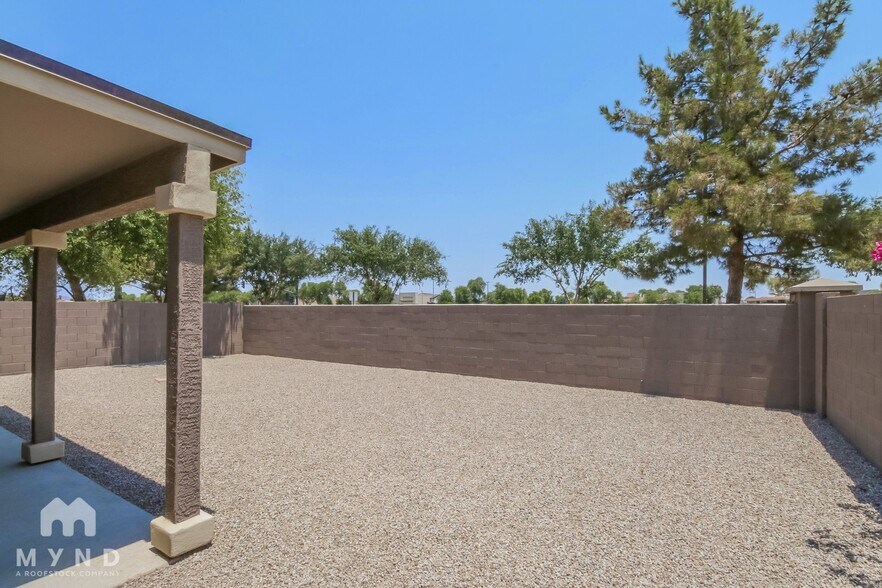 Building Photo - 1635 S Starling Dr