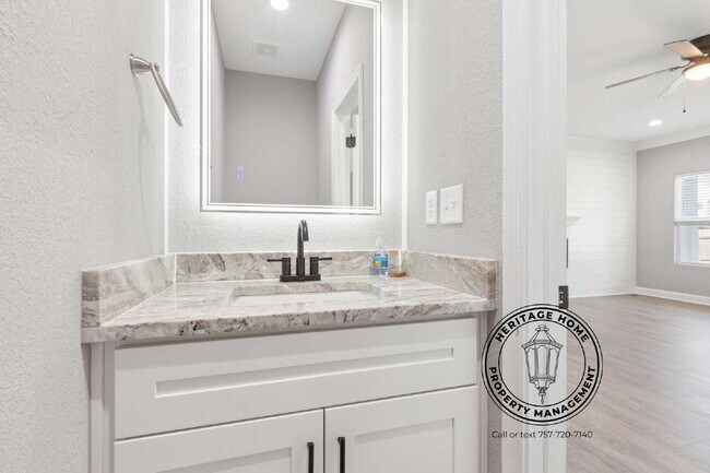Building Photo - Charming 3-Bed Haven with 2.5 Baths in the Heart of Hampton!