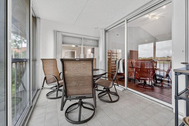 Building Photo - 9673 Shadybrook Dr